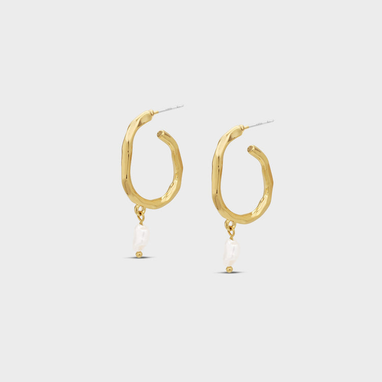 High-fashion pearl C earrings